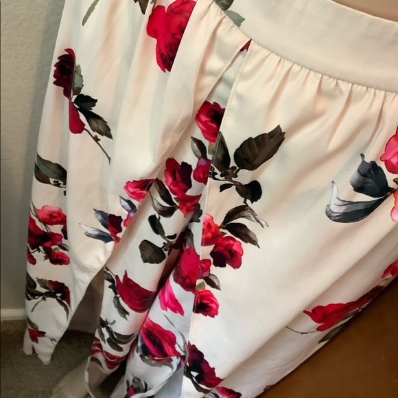 Gorgeous floral print flowy open leg pants - Picture 5 of 15